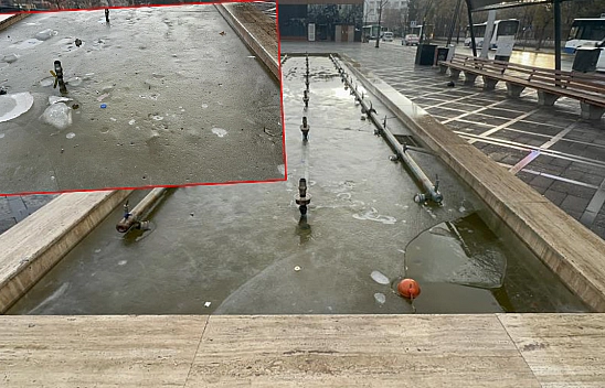 Elazığ'da süs havuzları buz tuttu