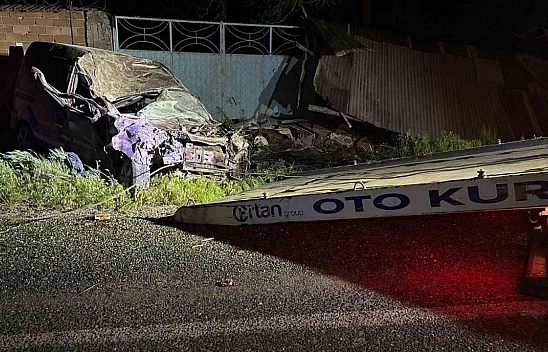 Elazığ'da takla atan araç hurdaya döndü