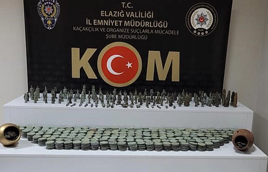 Elazığ'da Tarihi Eser Kaçakçılığı Operasyonu: Roma Dönemine Ait Sikke Ve Heykel Ele Geçirildi