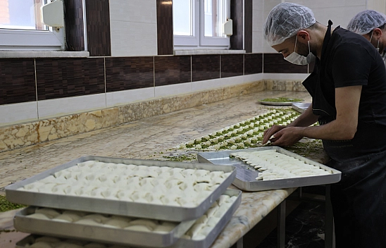 Elazığ'da Tatlıcıların Bayram Mesaisi Sürüyor
