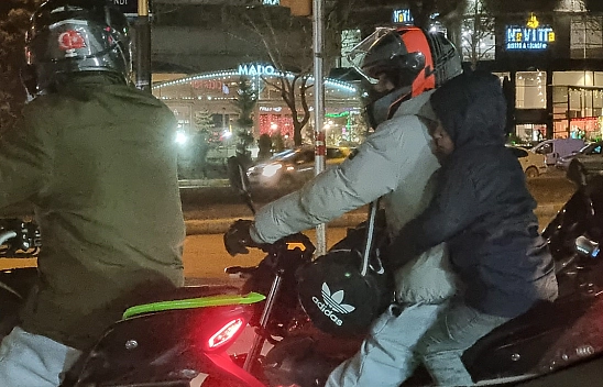 Elazığ'da tehlikeli motosiklet yolculuğu
