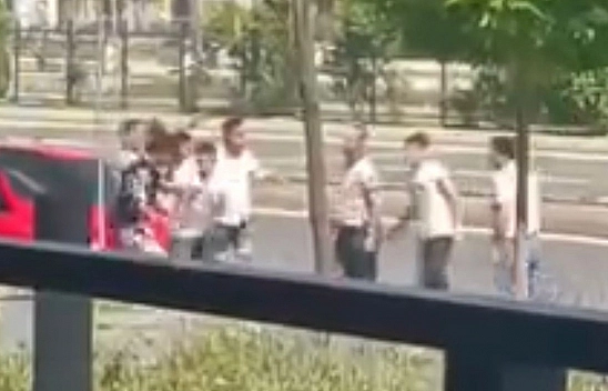 Elazığ'da Tekmeli Yumruklu Kavga!