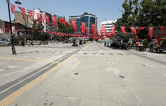 Elazığ'da termometreler 43°C'yi gördü, cadde ve meydanlar boş kaldı
