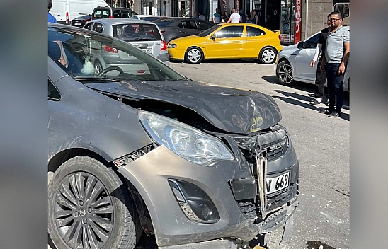 Elazığ'da ticari aracın çarptığı 2 kadın yaralandı