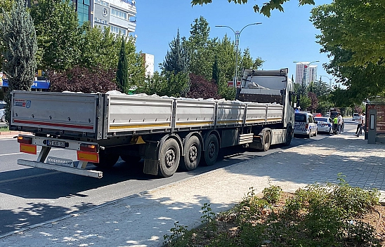 Elazığ'da Tır İle Otomobil Çarpıştı