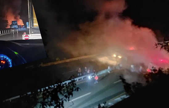 Elazığ'da Tırın Dorsesi Alev Alev Yandı, Patlama Sesleri Korkuttu