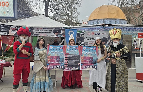 Elazığ'da Tiyatro Şöleni Kortejle Başladı