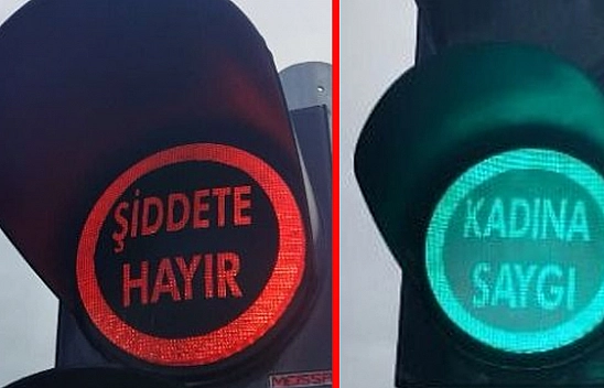 Elazığ'da trafik ışıklarında şiddete hayır uyarısı