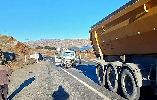 Elazığ'da Trafik Kazası 3 Yaralı