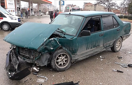 Elazığ'da Trafik Kazası: 3 Yaralı