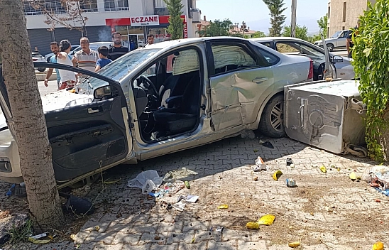 Elazığ'da trafik kazası: Sürücü kaçtı 1 kişi yaralandı