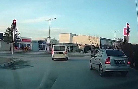 Elazığ'da trafik magandası herkesin hayatını tehlikeye attı!