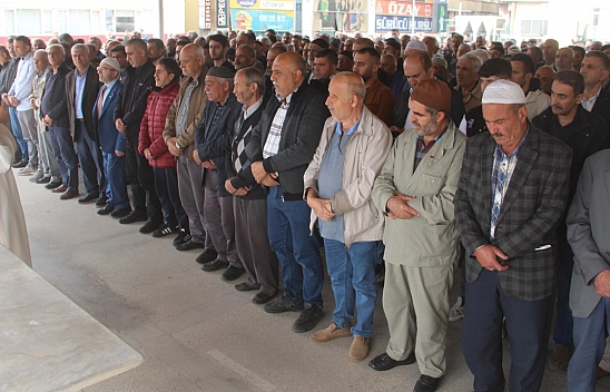 Elazığ'da Vatandaşlar Gazze'de  Hayatını Kaybedenler İçin Cenaze Namazı Kıldılar