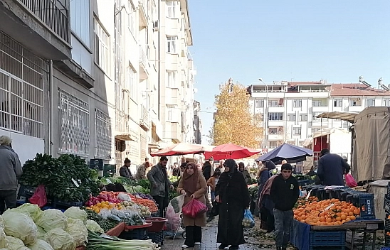  Elazığ'da Vatandaşlar Pazar İçin Bugünü Bekliyor