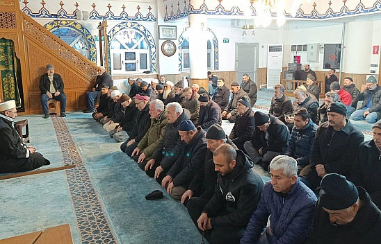 Elazığ'da Vatandaşlar Sabah Namazında Buluşuyor