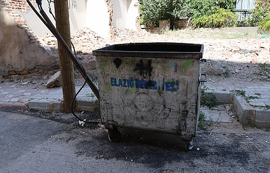 Elazığ'da vicdansızlığın böylesi: Çöp konteynerinde yeni doğmuş bebek bulundu