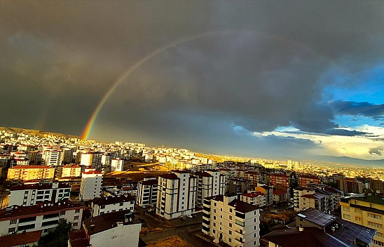 Elazığ'da yağmur sonrası gökkuşağı görsel şölen yarattı