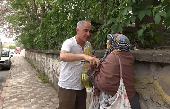 Elazığ'da Yakalanan Dilencinin Yeni Taktiği Görüntülendi!