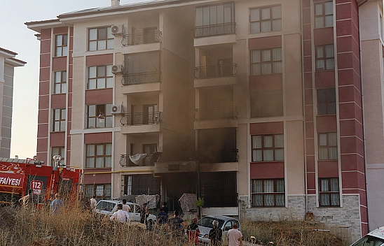 Elazığ'da yangın paniği! 16 kişi kurtarıldı, 12 kişi dumandan etkilendi