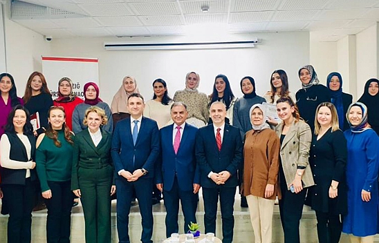 Elazığ'da yarının öğretmenleri sertifikalarını aldı