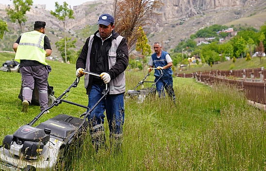 Elazığ'da Yeşil Alanlarda Bahar Temizliği