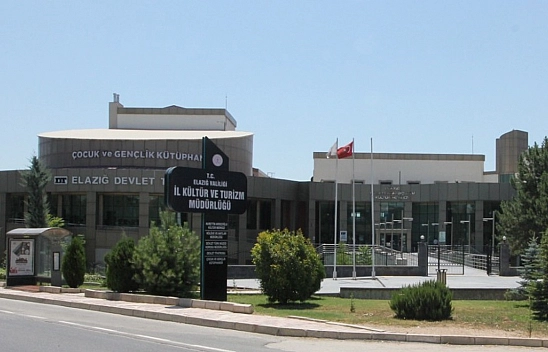 Elazığ'da Yılmaz Erdoğan'ın oyunu tiyatroseverlerle buluşuyor