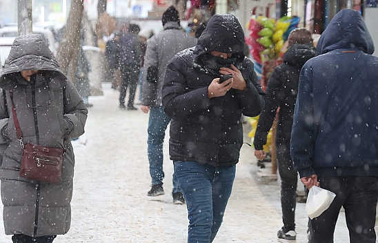 Elazığ'da yoğun kar yağışı başladı