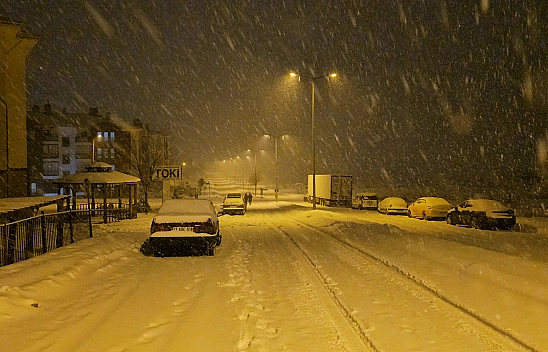 Elazığ'da yoğun kar yağışı gece boyunca etkili oldu