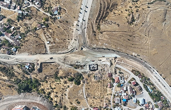 Elazığ'da yol genişletme çalışmaları sürüyor
