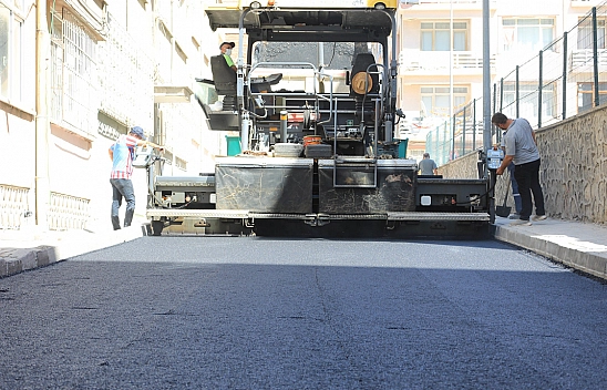 Elazığ'da yol yenileme çalışmaları devam ediyor