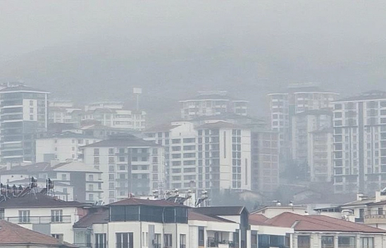 Elazığ'da yüksek kesimler sisten görünmüyor