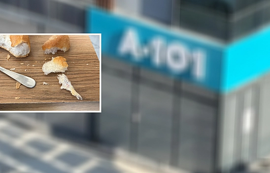 Elazığ'da zincir marketten alınan ekmeğin içinden poşet çıktı