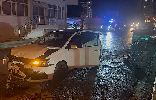 Elazığ'da zincirleme trafik kazası: 3 yaralı
