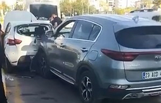 Elazığ'da zincirleme trafik kazası: 1 yaralı