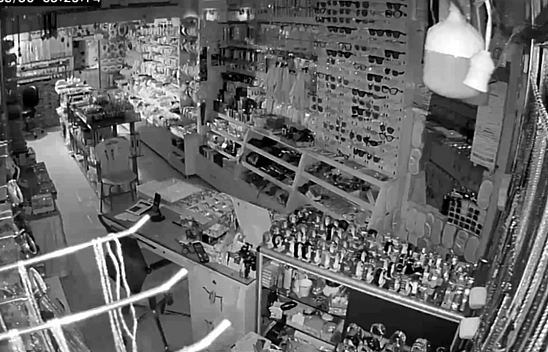 Elazığ'daki 4,7'lik Deprem Anı Güvenlik Kameralarına Böyle Yansıdı