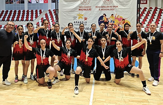 Elazığ'dan hentbolda çifte başarı