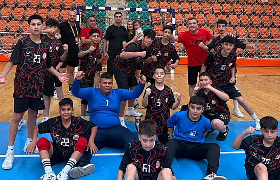 Elazığ gençlik spor kulübü minik erkek hentbol takımı final grubunda