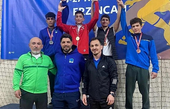 Elazığ güreşte başarıya doymuyor