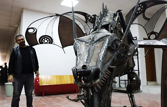 Elazığ'ın Demir Adamından Dev Ejderha Heykeli