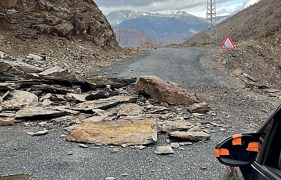 Elazığ'ın Palu ilçesinde heyelan
