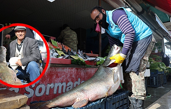 Elazığ'ın sezonun ilk dev balığının kilosu görenleri şaşkına çevirdi