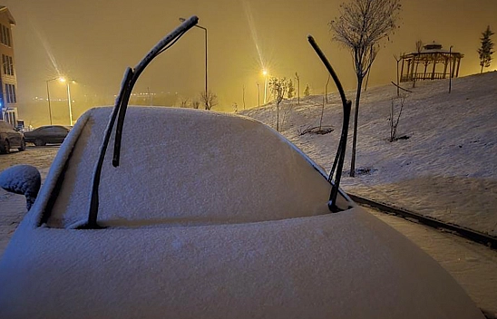 Elazığ'ın soğuğunu araç camlarından anlayabilirsiniz