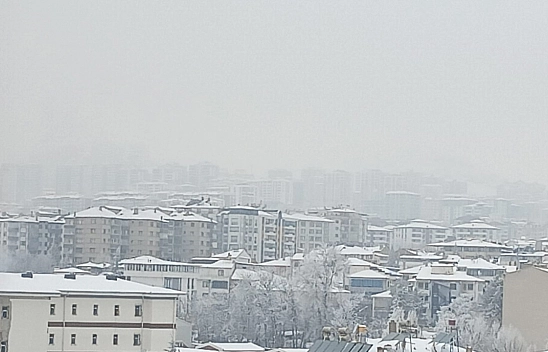 Elazığ'ın yüksek kesimlerini sis kapladı