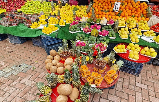 Elazığ pazarlarında tropikal meyve hareketliliği