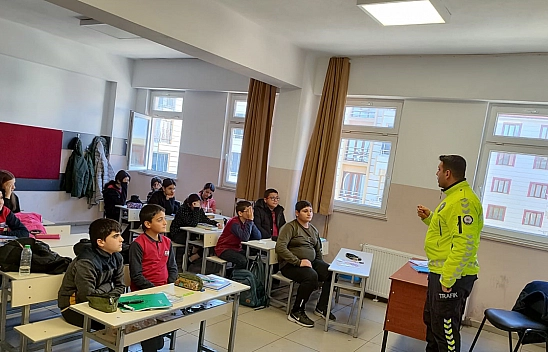 Elazığ Polisinden Öğrencilere Trafik Eğitimi