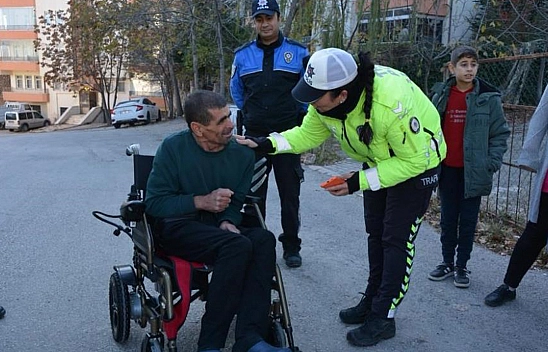 Elazığ Polisinin Örnek Davranışı Hayırseverleri Harekete Geçirdi