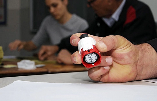 Elazığ, Şanlıurfa Şimdi De Bursa Ak Partili Belediye Başkanları ve Milletvekilleri  İstifa Edip Başka Partiye Geçmeye Devam Ediyor