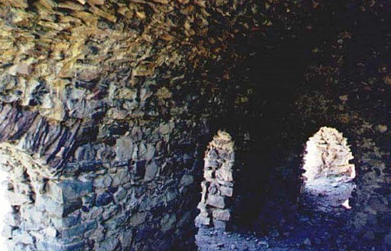 Elazığ sınırları içinde bulunan han zamana direniyor: Yüzbinlerce turist çekme potansiyeli var