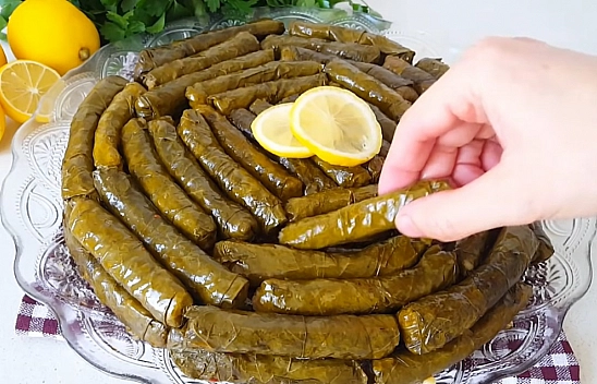 Elazığlı ev hanımları bu tüyoyu kimseyle paylaşmıyor: Yaprak sarmasına lezzet katıyor