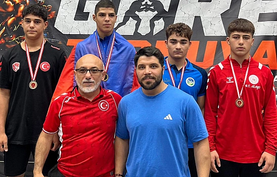 Elazığlı Güreşçiler Uluslararası Şampiyonada madalyalarla döndü